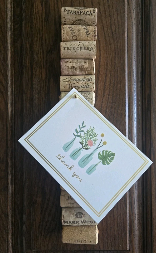 Tablón de anuncios de corcho de vino hecho a mano, tarjetero de Navidad, exhibición de arte para niños Foto 1 de 4