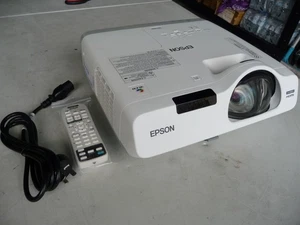 AU SELLER EPSON EB-535W WXGA HDMI 3400 LUMENS AVG 1500 LAMP HRS EX-COND - TESTED - Picture 1 of 8