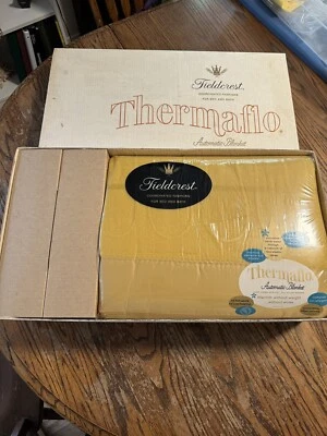 Vintage New FieldCrest Automatic Heat Blanket Double 60s Yellow Gold NOS - Image 1 of 4