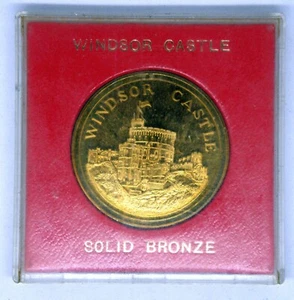 1982 Windsor Castle Bronze Medallion - The Bull of Clarence - Picture 1 of 4