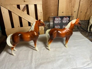Lot of 2 Vintage Hartland Plastics Horse Figurines - Picture 1 of 7