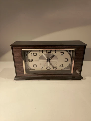 VINTAGE TOKYO MUSICAL CLOCK 1970s 9,5" WIDE. ALARM CLOCK. MADE IN JAPAN Cover