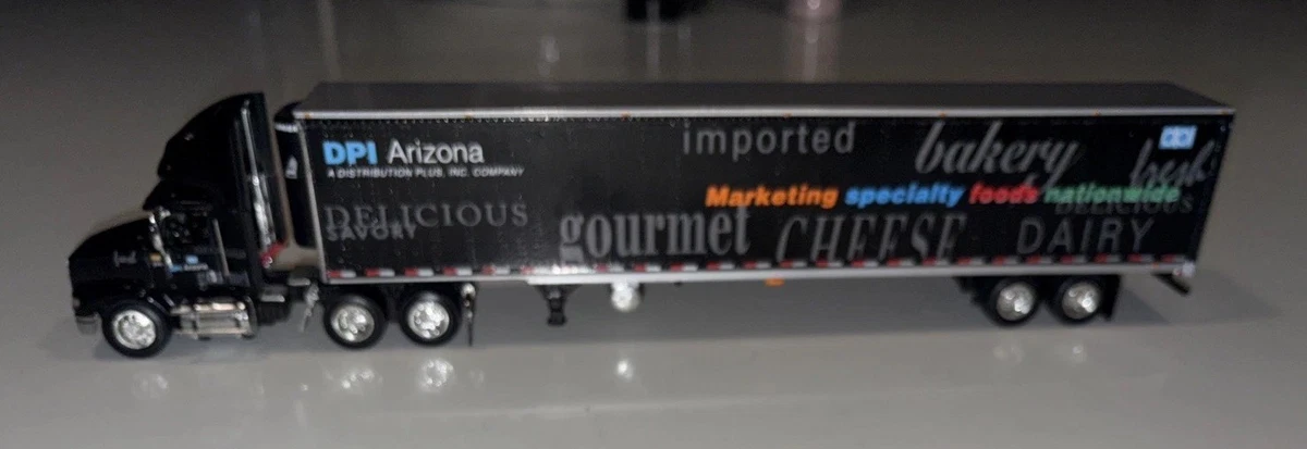 Highway 61/DCP International Harvester 1:64 Scale Diecast Cars