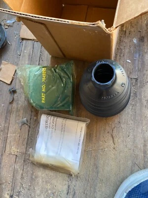 (1) Original NOS Mopar 1999-2004 Chrysler 300M Boot Half Shaft Kit Outer - Image 1 of 4