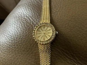 Qmax Watch Womens Ladies Gold Tone Round Case Laser Cut Crystal 6" - Picture 1 of 4