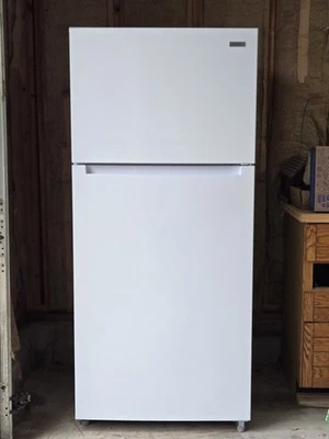 18 Cu. ft.  Refrigerator/Top Freezer in White by Vissani - Image 1 of 2