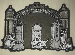 INCUBO FRANKENWEENIE COCO DISNEY CANI CIMITERO ANIMALE DOMESTICO FERRO RICAMATO SU TOPPA - Foto 1 di 1