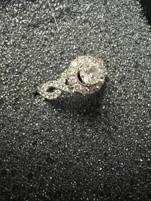 Anillo de bodas de diamantes Foto 1 de 4