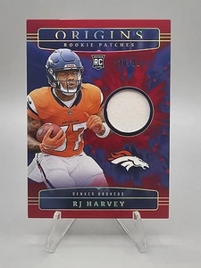 2025 Panini Origins RJ Harvey RC Rookie Patch Rosso 38/99 #RPH-RHY💥 Broncos - Foto 1 di 2