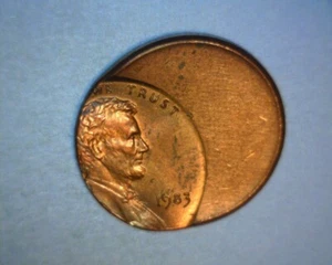 1983 LINCOLN CENT, 🌟 OFF CENTER🌟 R/B & nice Toning🌟VERY NICE🌟US ERROR COIN - Picture 1 of 4