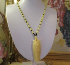 Gorgeous Vintage Art Deco Style Yellow Jade Glass Cicada Pendant Necklace (105) - Picture 1 of 9