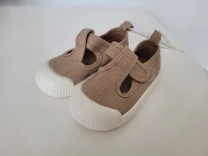 New H&M Baby Kids Unisex Cute Light Brown Cotton Sandals Shoes UK 4-5 / 12-18M - Picture 1 of 5