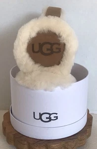 NEU MIT ETIKETT/BX ~ UGG AUSTRALIA DAMEN OHRENSCHÜTZER MIT UGG LOGO CAMEL EINHEITSGRÖSSE - Bild 1 von 4