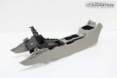 ОРИГИНАЛЬНАЯ РАМА ОСНОВАНИЯ ДЛЯ ХРАНЕНИЯ ПЕРЕДНЕЙ ЦЕНТРАЛЬНОЙ КОНСОЛИ VOLKSWAGEN GOLF ALLTRACK 2017–2019 ГОДОВ ВЫПУСКА - Изображение 1 из 4