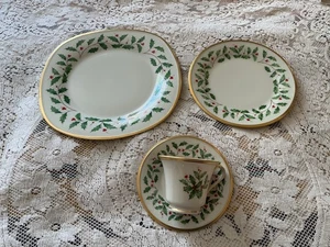 #2 Lenox Dimension Collection~Holiday~4 Piece Set  Gold Trim Square Dinner Plate - Picture 1 of 6