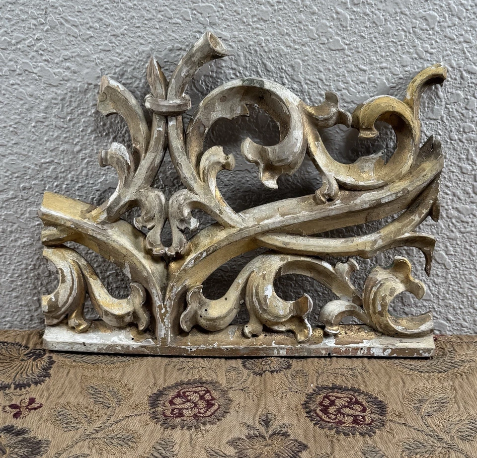 Antiguo panel de vid foliada arquitectónica barroca de madera dorada tallada siglo XVIII francés Foto 1 de 4