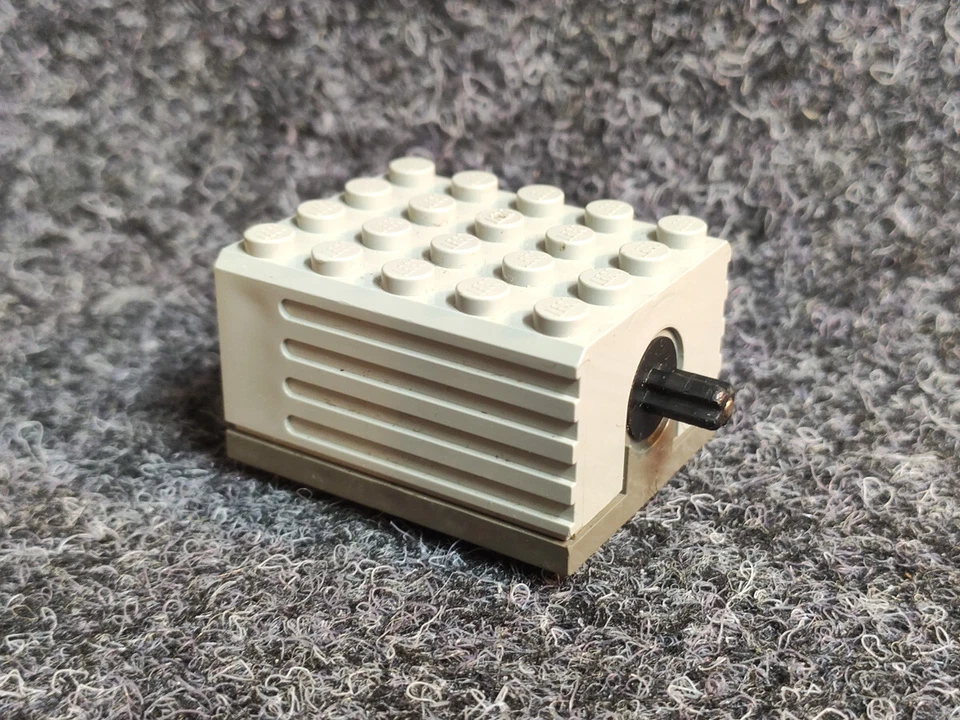 Lego 1 x 2838c01 Motor 9v altgrau - voll funktionsfähig - Bild 1 von 1