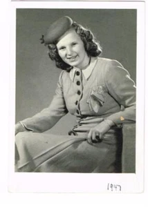 Early Photo 1947 Pretty Young Girl Dressed Properly in Suit & Hat for Travelling - Picture 1 of 1