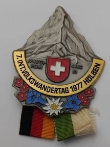 Hülben 3171 Einw. Lkr Reutlingen BW Motiv Matterhorn tragbare Plakette 1977 - Bild 1 von 2