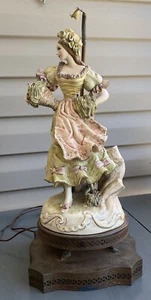 Base Lámpara Vintage Porcelana Mujer Figura Campesina Doncella con Base Metal - Imagen 1 de 12