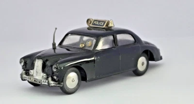 Corgi Toys #209 Riley Pathfinder Police Car - Photo 1/4