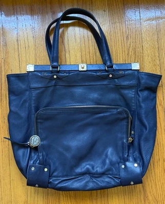 Bolso de Mano Lanvin Grande de Cuero Azul Marino con Herrajes de Latón y Cierre Magnético Foto 1 de 4