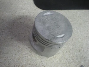 NOS OEM Honda Piston (0.75) 1973-75 CB125S 13104-330-00 - Imagen 1 de 3