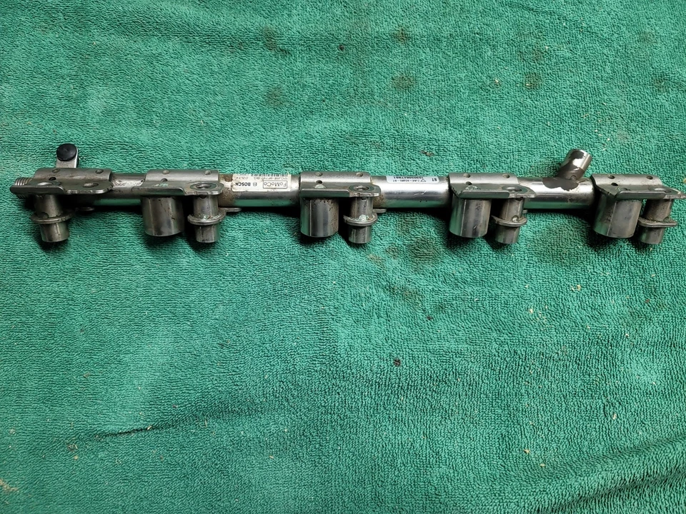 Juego de inyectores de combustible con riel para Ford Escape 2.0 2014 CJ5E9F797BG. S50 Foto 1 de 1