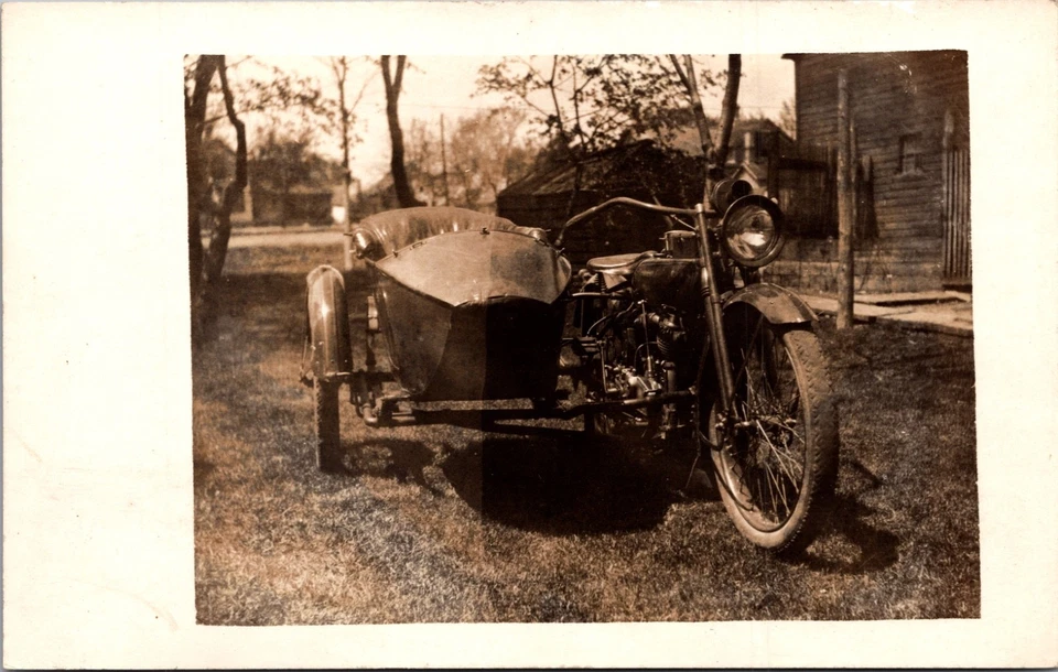 RPPC Motocicleta de Colección con Sidecar Foto Real Postal Principios de 1900 AZO Atrás Foto 1 de 2