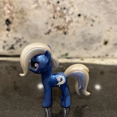 Boneco Trixie Lulamoon 2016 My Little Pony aprox 2" acabamento cromado/metálico - Imagem 1 de 4