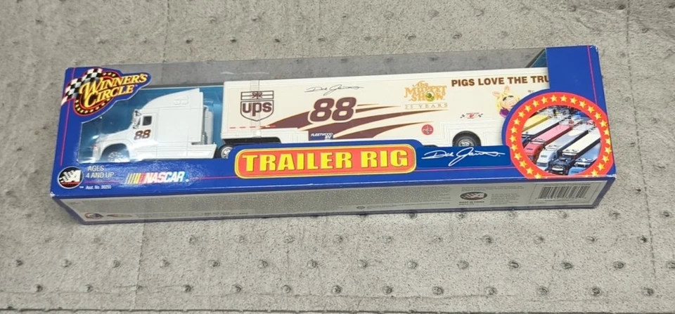 Plataforma de remolque Dale Jarrett Winners Circle NASCAR #88 UPS/The Muppet Show Foto 1 de 3