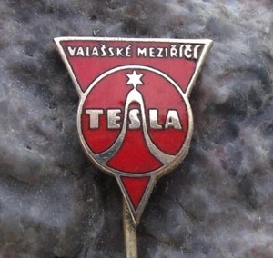 Antique Tesla Valasske Mezirici Medical Electronics Company Sine Wave Pin Badge  - Picture 1 of 7