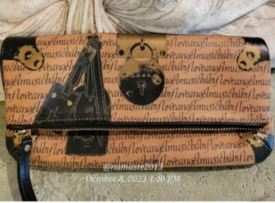 L.A.M.B. Bolso de mano de diseñador de lujo plegable con escritura de Gwen Stefani #576 Foto 1 de 4