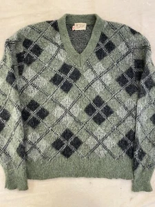 1950s Shaggy Green And Black Argyle Mohair Sweater 22x25 - Picture 1 of 5