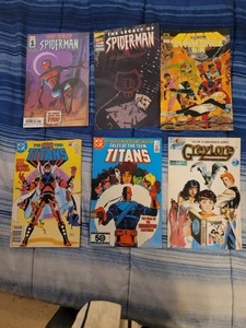  Mixed comic book lot Of DC Comics And Marvel Comics Featuring Spiderman  - Picture 1 of 6