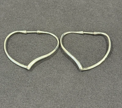 Tiffany&Co. Pendientes de aro de corazón abierto de plata 925 Foto 1 de 4
