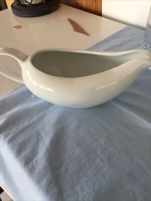 Crofton White Gravy Boat Minimalist Porcelain Dishwasher,microwave Safe - Image 1 of 4