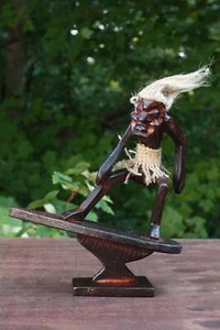Figura de madera primitiva de madera hecha a mano jinete de olas tribales surf estatua Tiki Bar - Imagen 1 de 6