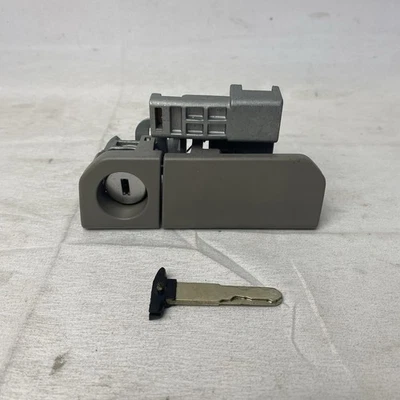 Guantera Honda Pilot 2009-2015 cierre de manija con llave y tornillos gris OEM Foto 1 de 4