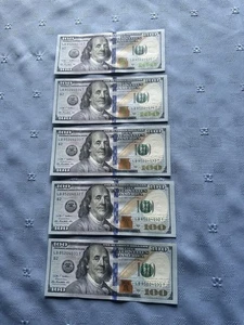 $100 dollar bills. 5 Sequential serial #'s. Crisp uncirculated. - Picture 1 of 4