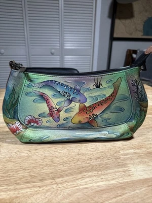 Bolso de hombro pequeño Anuschka de cuero pintado a mano Koi Fish Foto 1 de 4