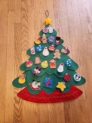 Hallmark Keepsake 2004 Kids Countdown To Christmas Advent Calendar Felt Tree - Image 1 of 4