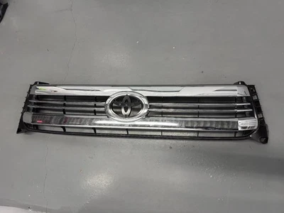 Rejilla cromada delantera superior OEM Toyota Tundra - 53114-0C080 - 2014-2017 Foto 1 de 4