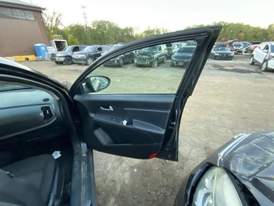Used Front Right Door Assembly Front fits: 2013 Kia Sportage w/o solar Front Rig Foto 1 de 4