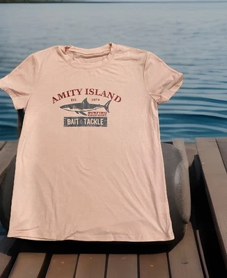 JAWS Amity Island Camiseta / Camiseta Damas Mediana - Rosa - NUEVA Foto 1 de 3