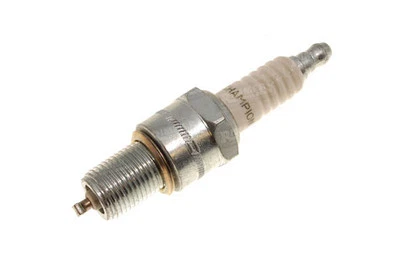 LAND ROVER DISCOVERY 1 & RANGE ROVER CLASSIC CHAMPION ENGINE SPARK PLUG RN11YC - Image 1 of 3