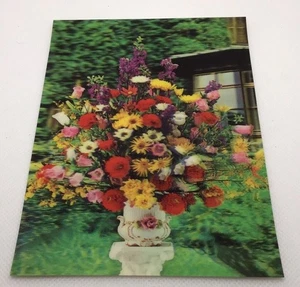 Vintage Lenticular 3D Postcard Flowers in Vase Wonder Co Tokyo Japan - Picture 1 of 3