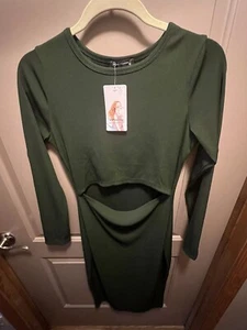 Dress Pretty Garden Dark Green. Picture Is Of The Front, Mid-drift Size M, Long - Picture 1 of 5