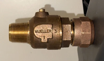 1 in. Mueller (B-25008N) AWWA Taper Thread Outlet x Compression CTS O.D - Image 1 of 4