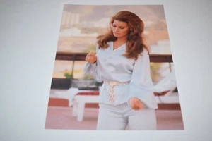 Raquel Welch pinup 8x10 glossy photo Busty Sexy Gorgeous Cleavage 1216 - Picture 1 of 1